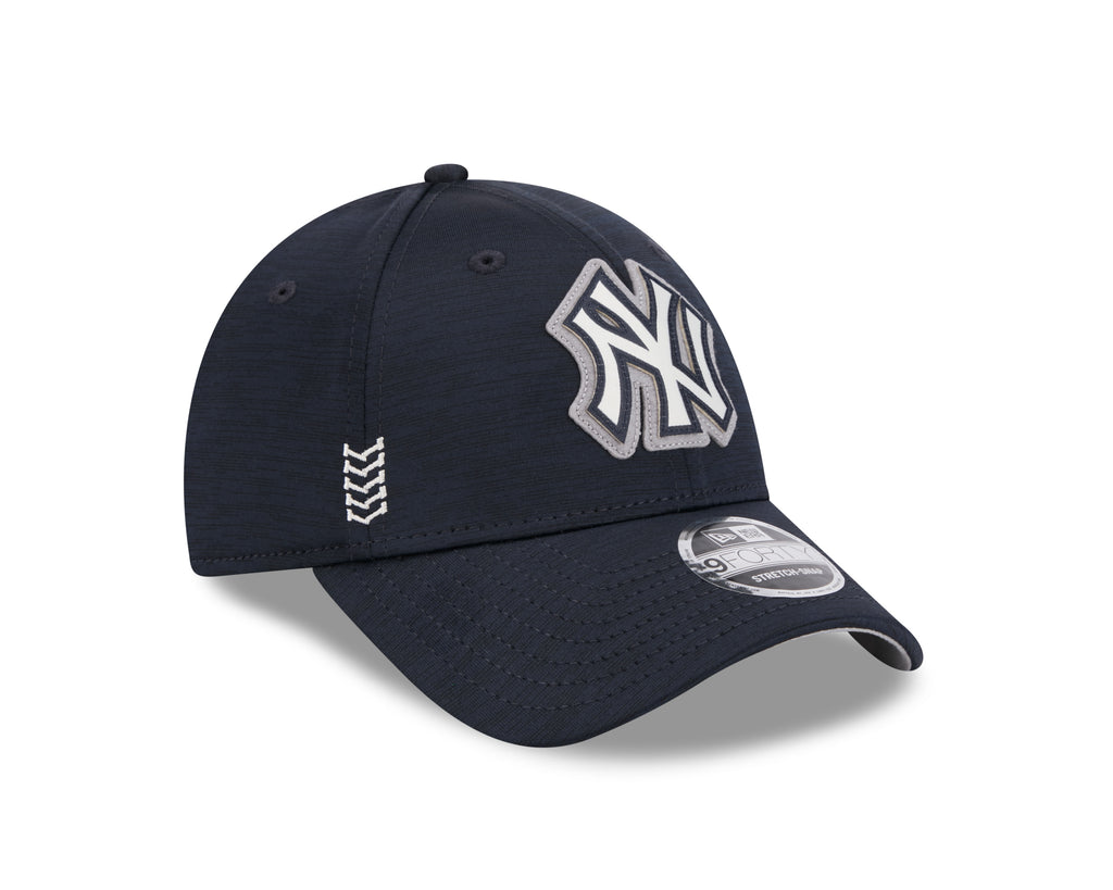 New Era MLB Men's New York Yankees 2024 Clubhouse 9FORTY Adjustable Snapback Hat