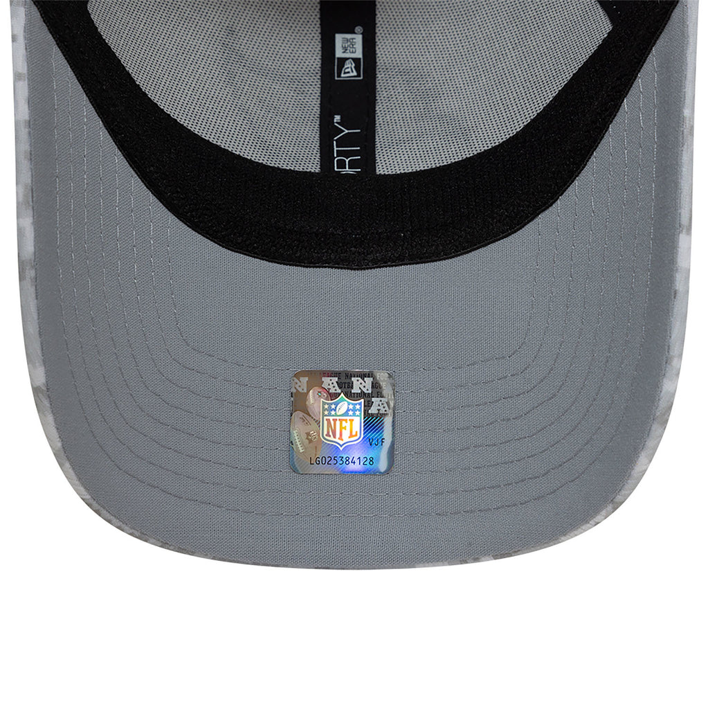New Era NFL Men's Tampa Bay Buccaneers 2024 Salute To Service 9Forty Stretch-Snap Hat