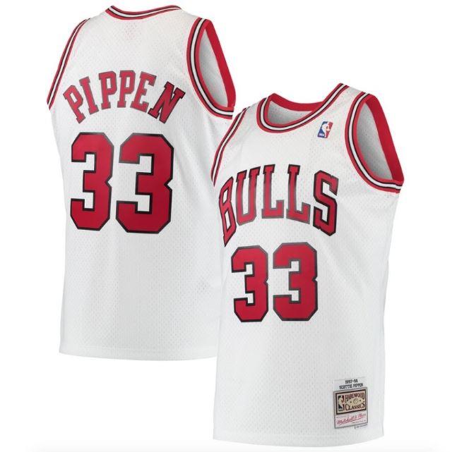 Mitchell & Ness NBA Men's Chicago Bulls Scottie Pippen 1997-98 Hardwood Classics Swingman Jersey
