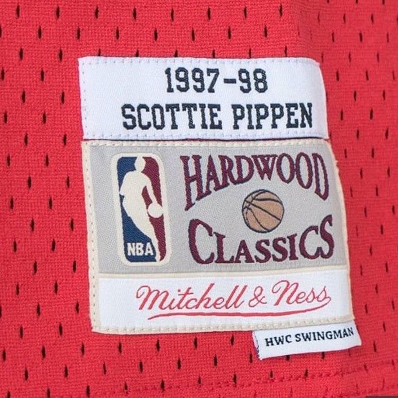 Mitchell & Ness NBA Youth Chicago Bulls Scottie Pippen 1997-98 Hardwood Classics Swingman Jersey