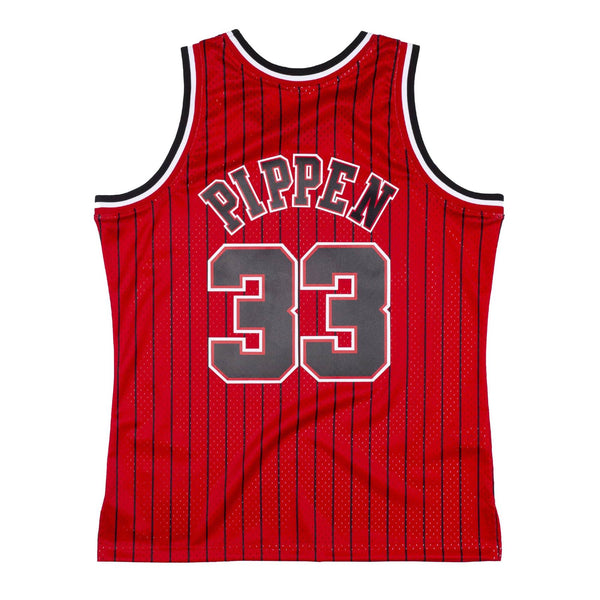  Mitchell & Ness Scottie Pippen Chicago Bulls Alternate '95-'96  Swingman Jersey Black (Medium) : Sports & Outdoors