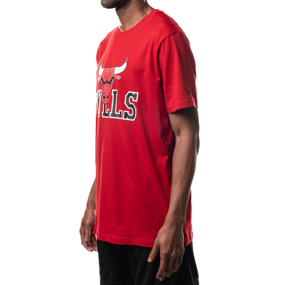 New Era NBA Men’s Chicago Bulls 2023/24 Season Tip-Off Edition T-Shirt Red