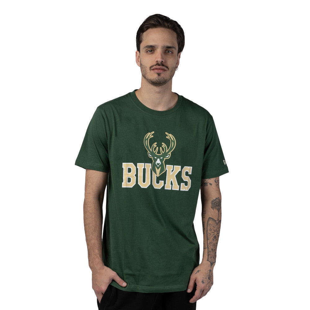 New Era NBA Men’s Milwaukee Bucks 2023/24 Season Tip-Off Edition T-Shirt Green