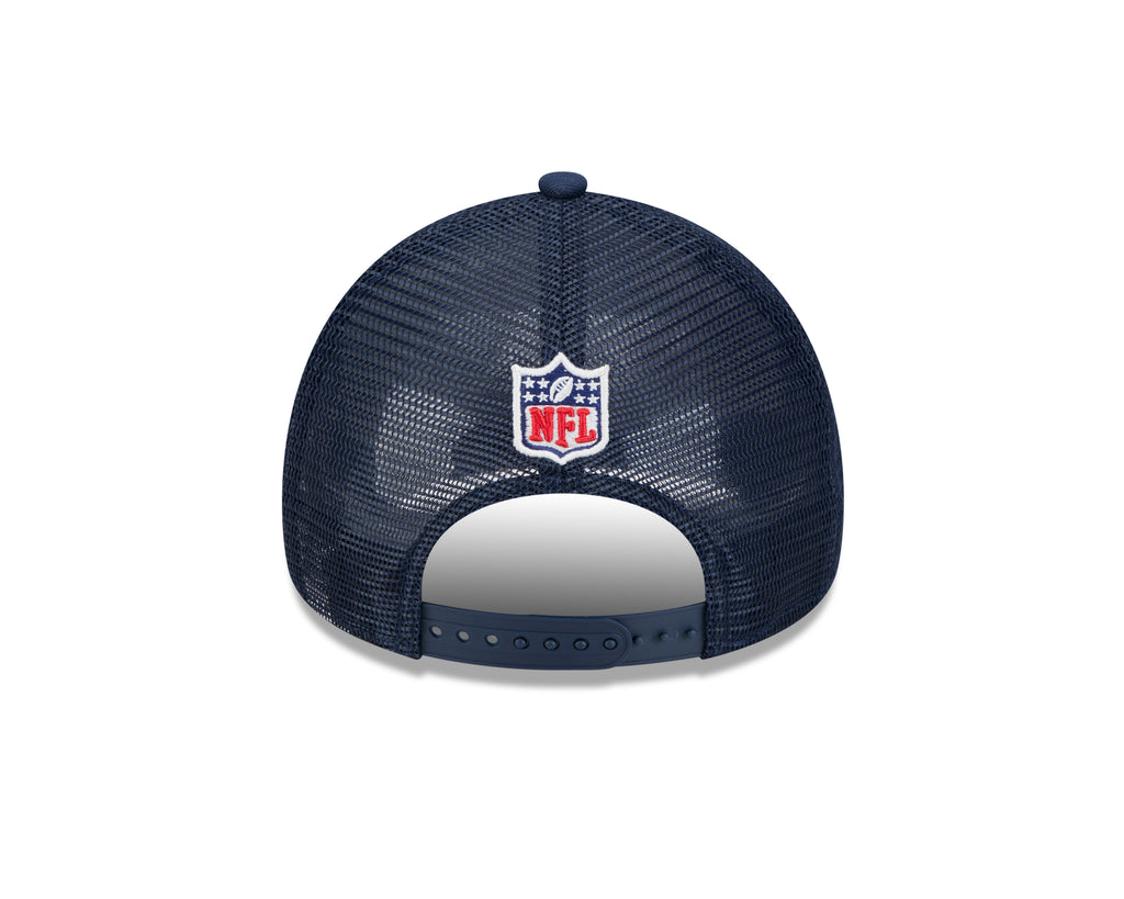 New Era NFL Men's New York Giants 2024 Sideline Historic 9FORTY Trucker Snapback Hat