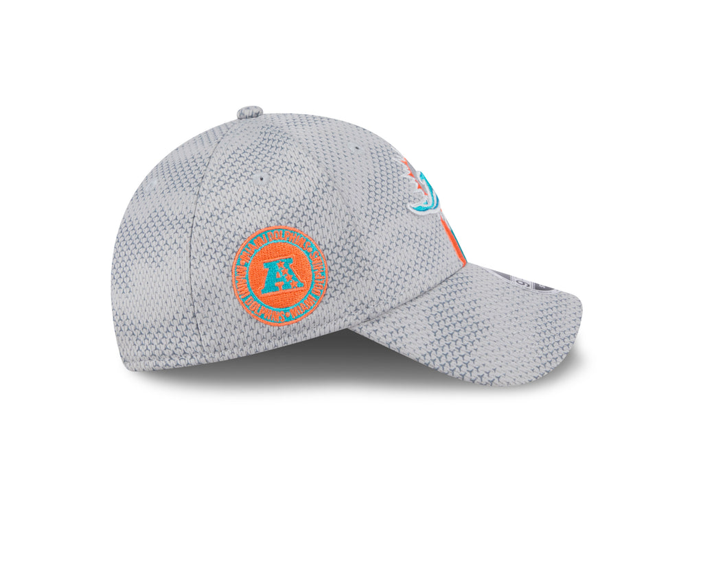 New Era NFL Men's Miami Dolphins 2024 Sideline 9FORTY Adjustable Hat Grey