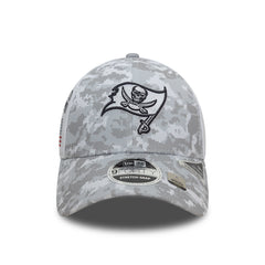 New Era NFL Men's Tampa Bay Buccaneers 2024 Salute To Service 9Forty Stretch-Snap Hat