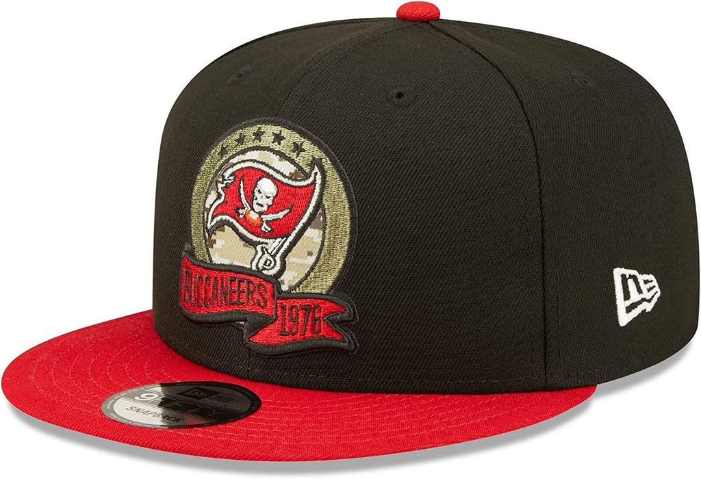 New Era NFL Men's Tampa Bay Buccaneers 2022 Salute To Service 9FIFTY Snapback Hat Black/Red OSFA