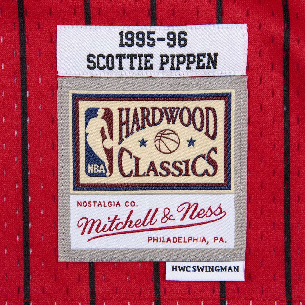 Chicago Bulls Scottie Pippen Autographed Black Authentic Mitchell & Ness  1995-96 Hardwood Classics Swingman Jersey Size L