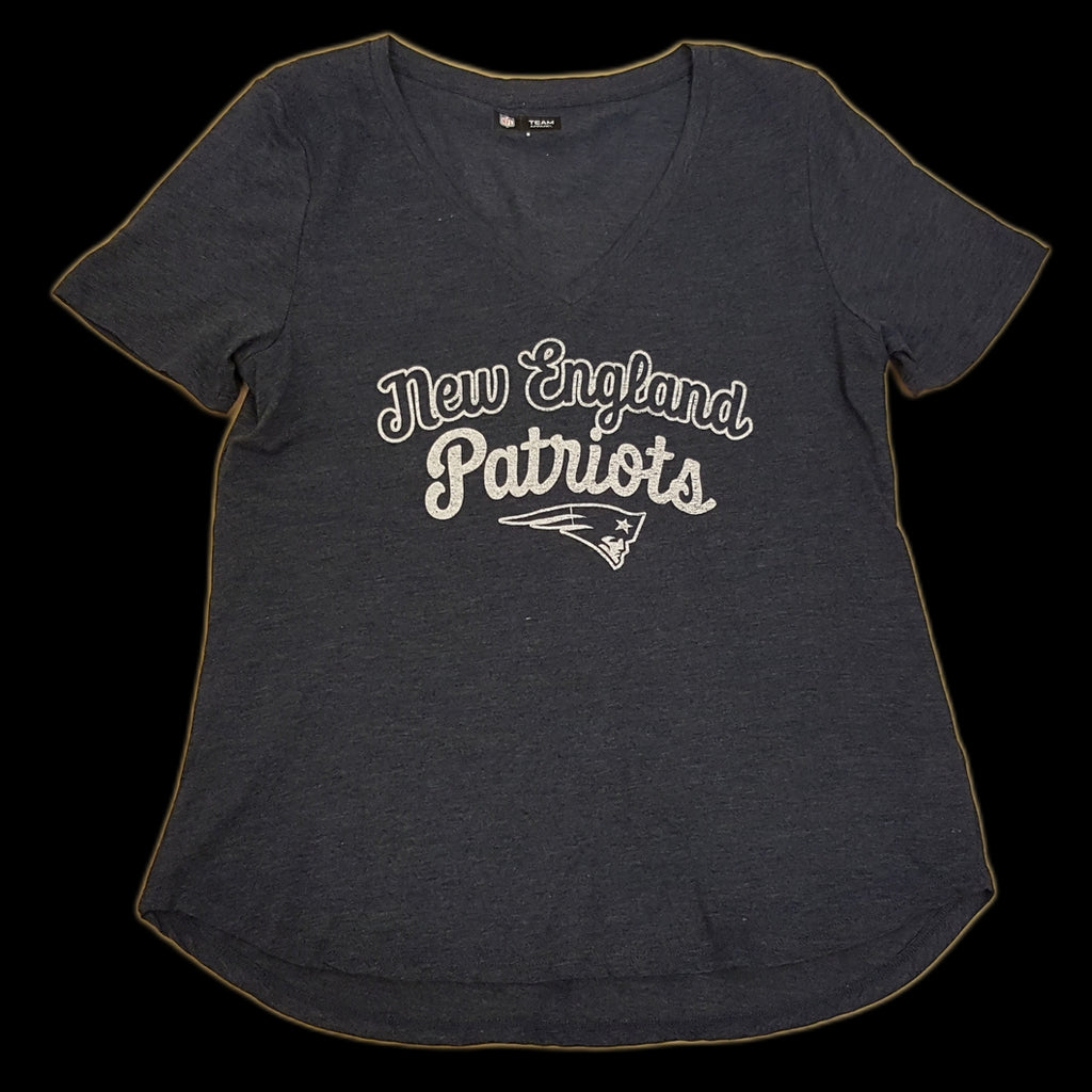 New Era NFL Women’s New England Patriots Word Flex V-Neck T-Shirt