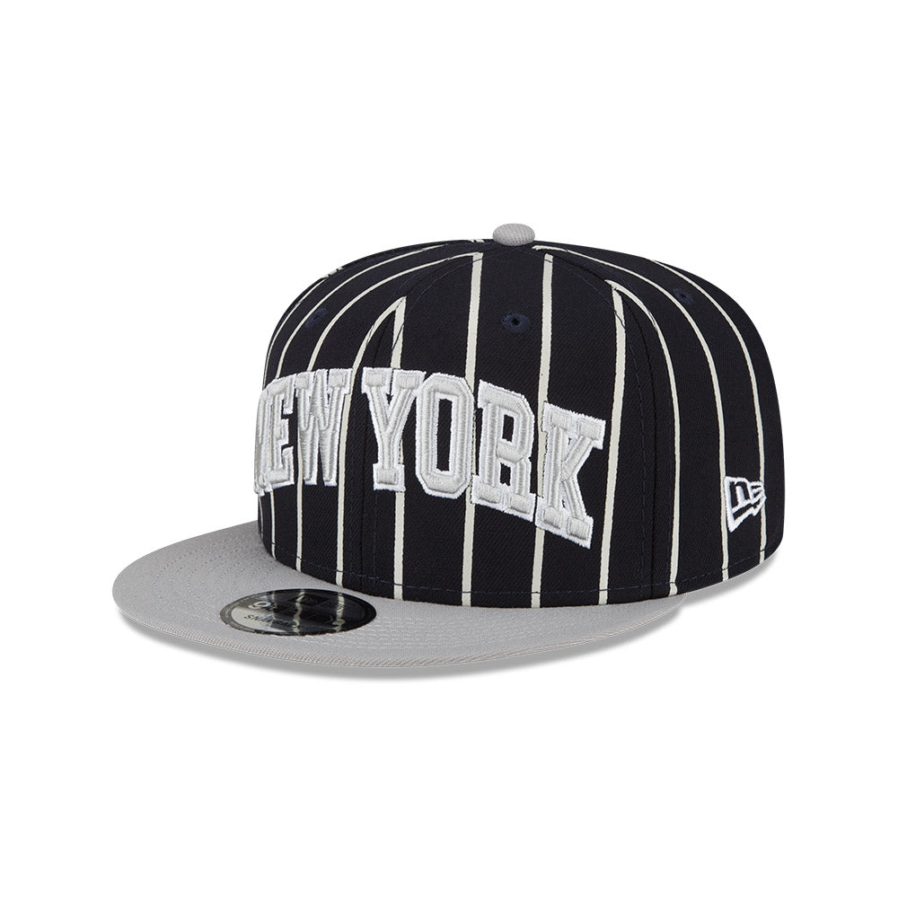 New Era 9FIFTY New York Yankees Trucker Snapback Hat Black White