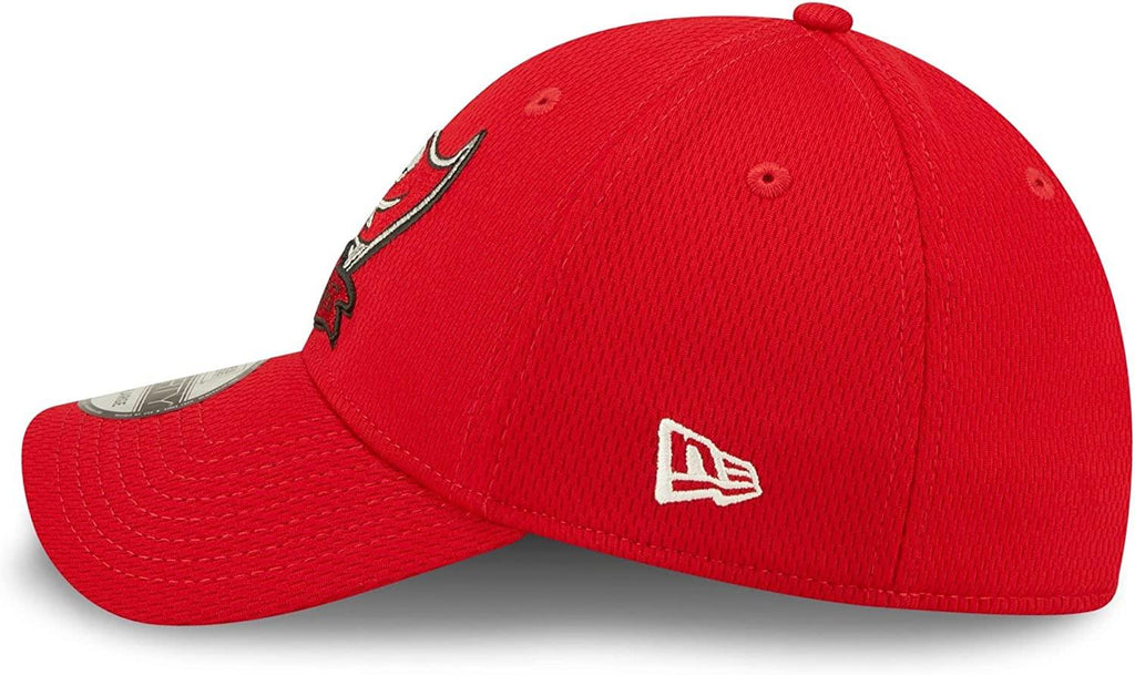 Tampa Bay Buccaneers New Era 2022 Sideline 39THIRTY Coaches Flex Hat - Red