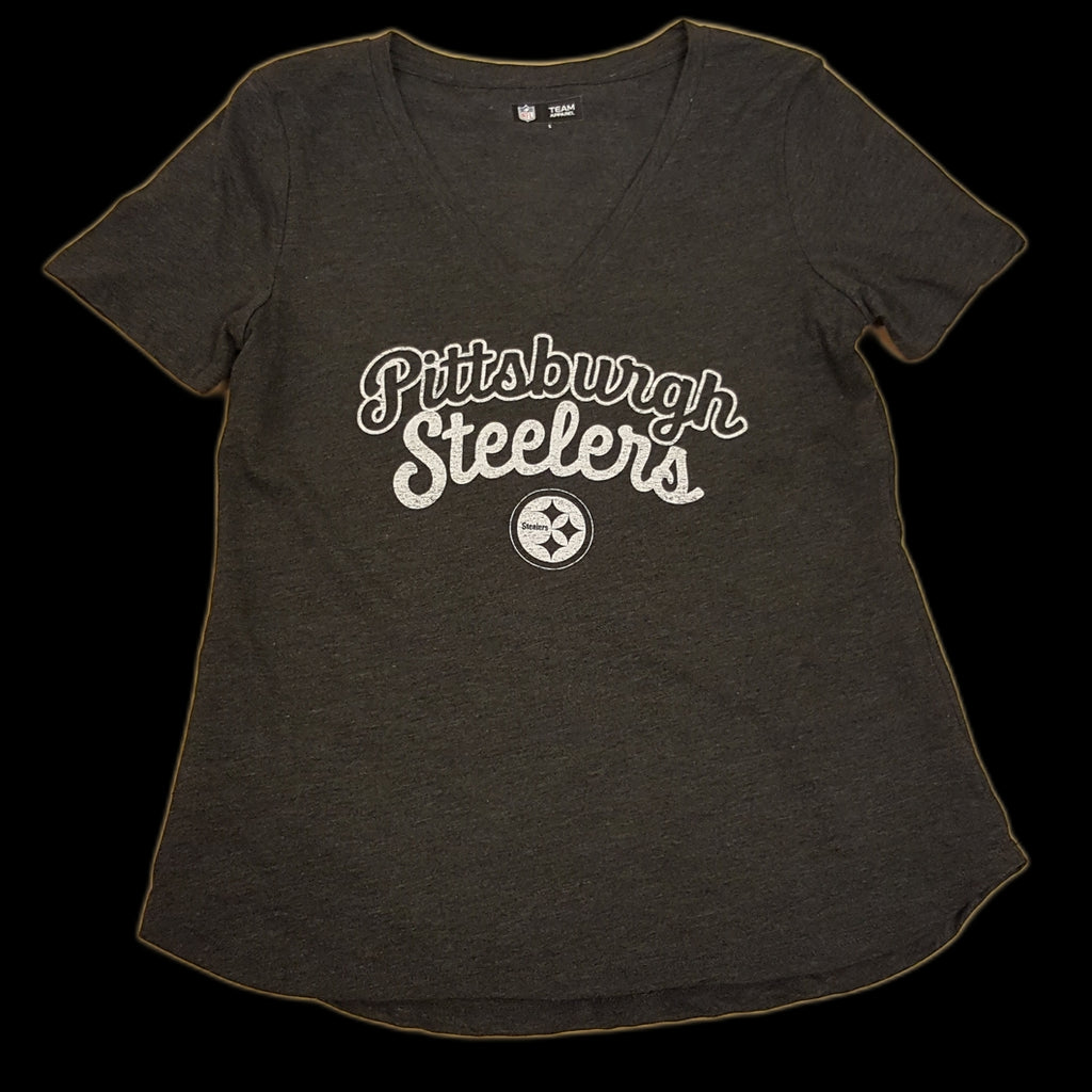 New Era NFL Women’s Pittsburgh Steelers Word Flex V-Neck T-Shirt