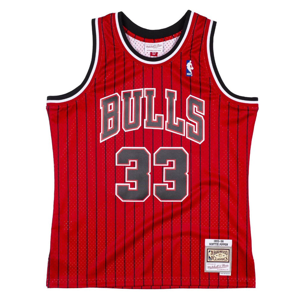 Chicago Bulls Scottie Pippen Autographed Black Authentic Mitchell & Ness  1995-96 Hardwood Classics Swingman Jersey Size L