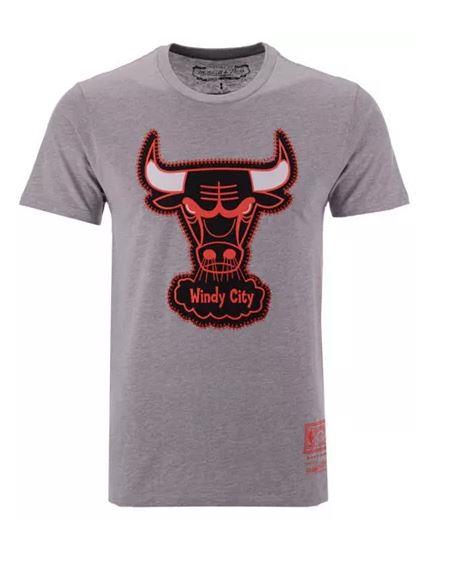 Mitchell & Ness NBA Men's Chicago Bulls Zig Zag T-Shirt