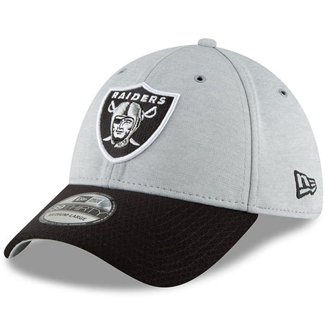 New Era Oakland Raiders Gray 2018 NFL Training Camp Official 39THIRTY Flex Hat